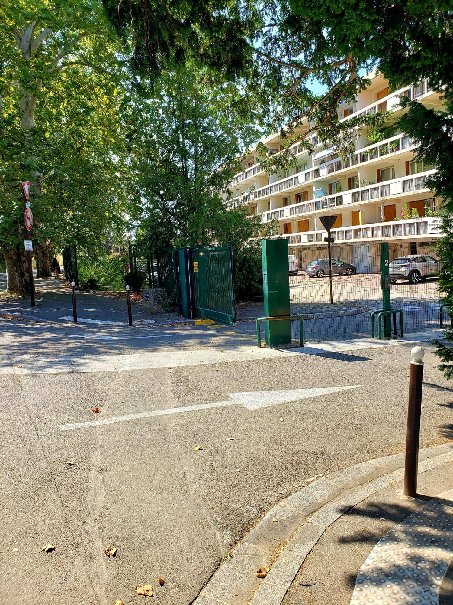 Suite From 1 To 6 - Bathtubs In Rooms - Air Conditioned Residential Appartement - Self-Arrival - Wifi - Netflix Disney - Kitchen - Laundry - Parking Avignon Exterior photo
